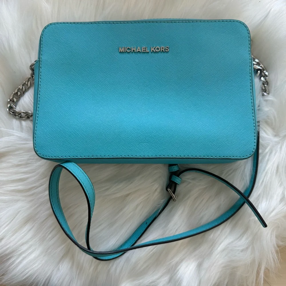 Like New Michael Kors MK Crossbody - Picture 2 of 8